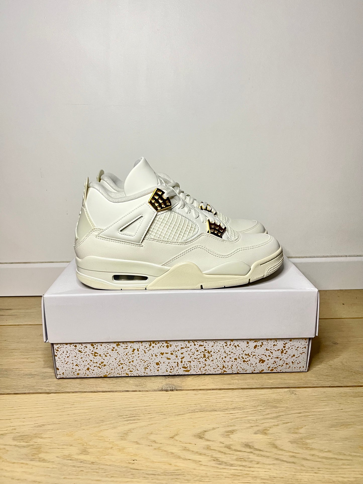 JORDAN 4 METALLIC GOLD