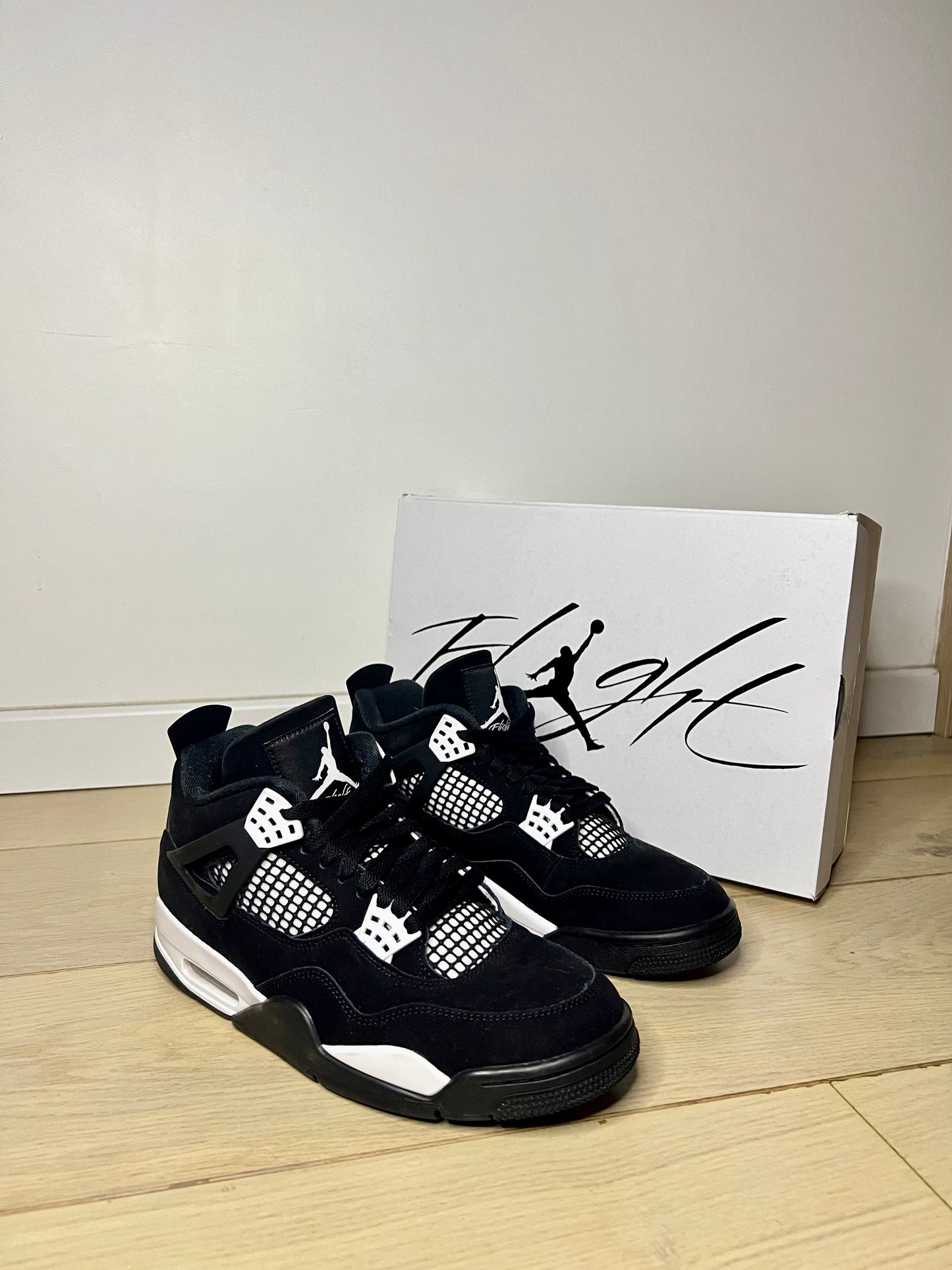 JORDAN 4 WHITE THUNDER
