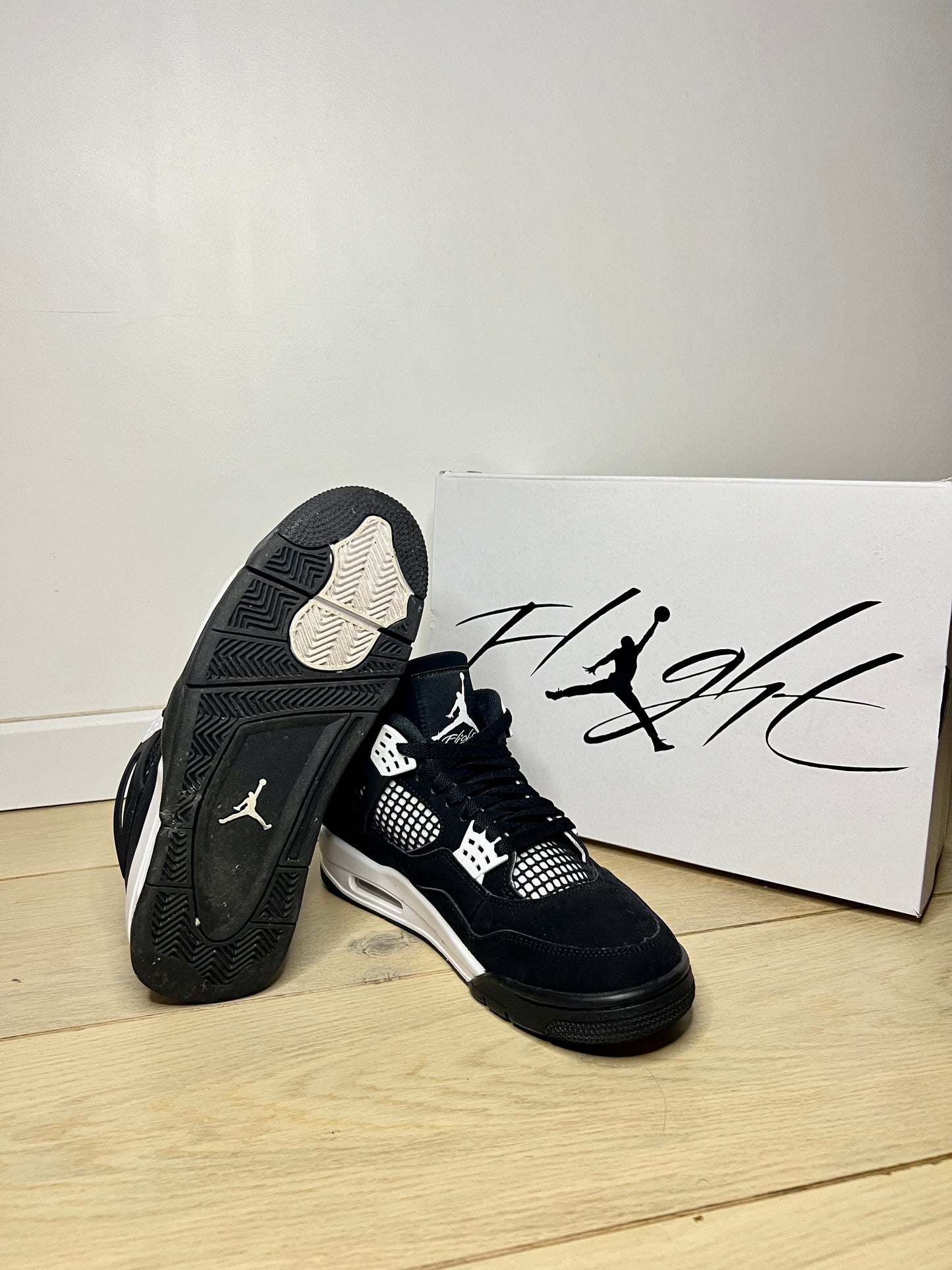 JORDAN 4 WHITE THUNDER