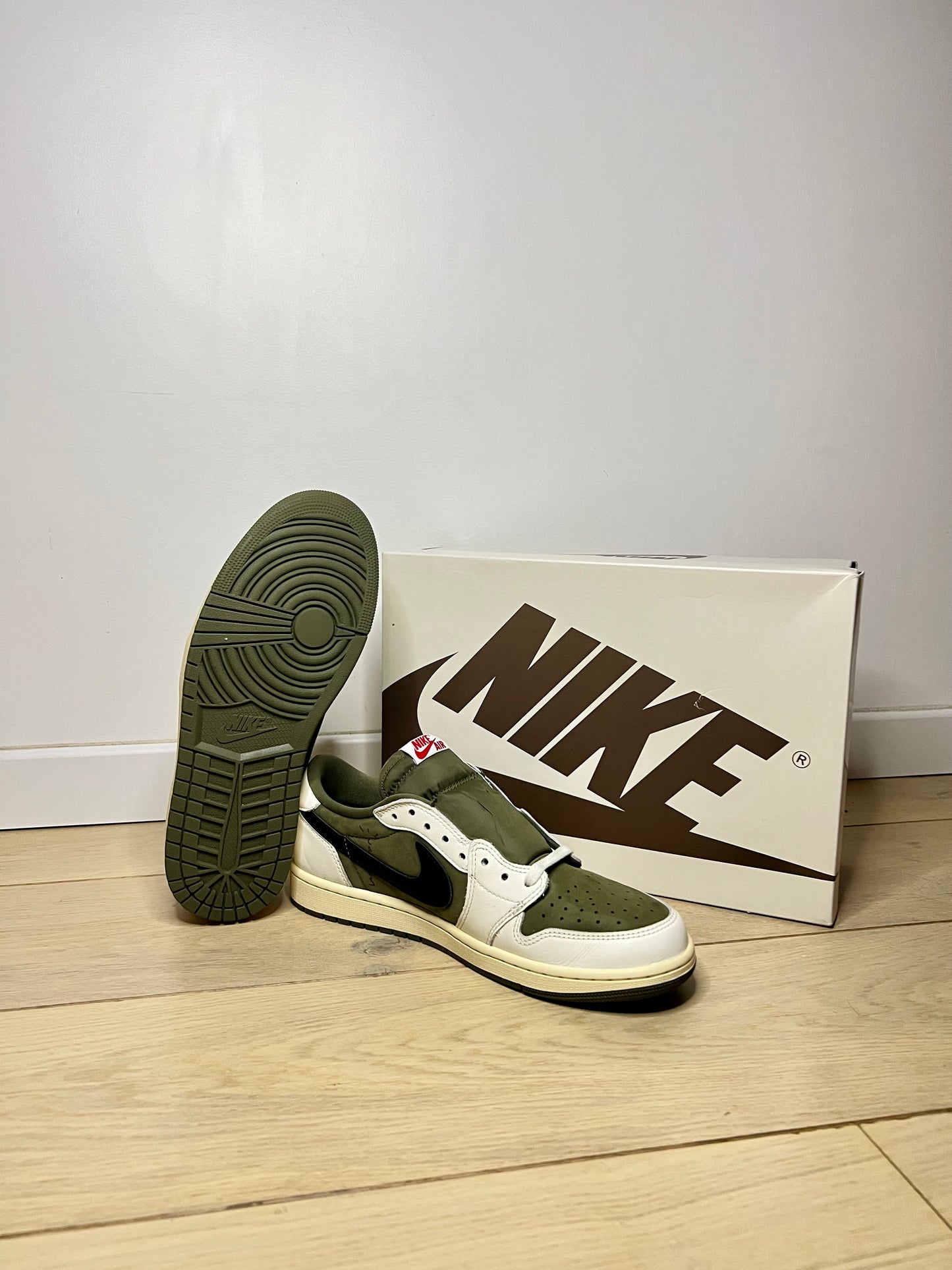 JORDAN 1 LOW TRAVIS SCOTT MEDIUM OLIVE