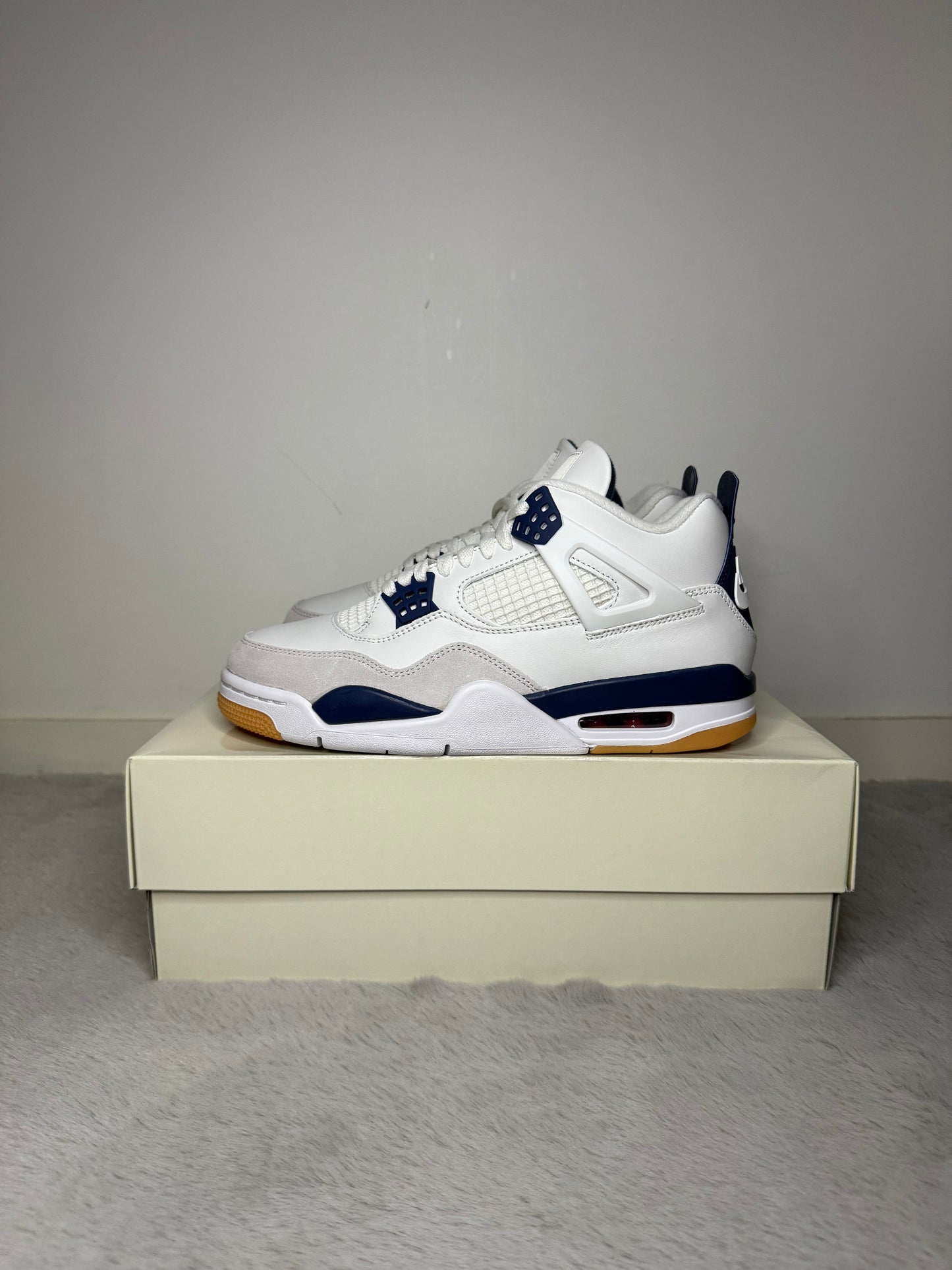 Jordan 4 SB navy
