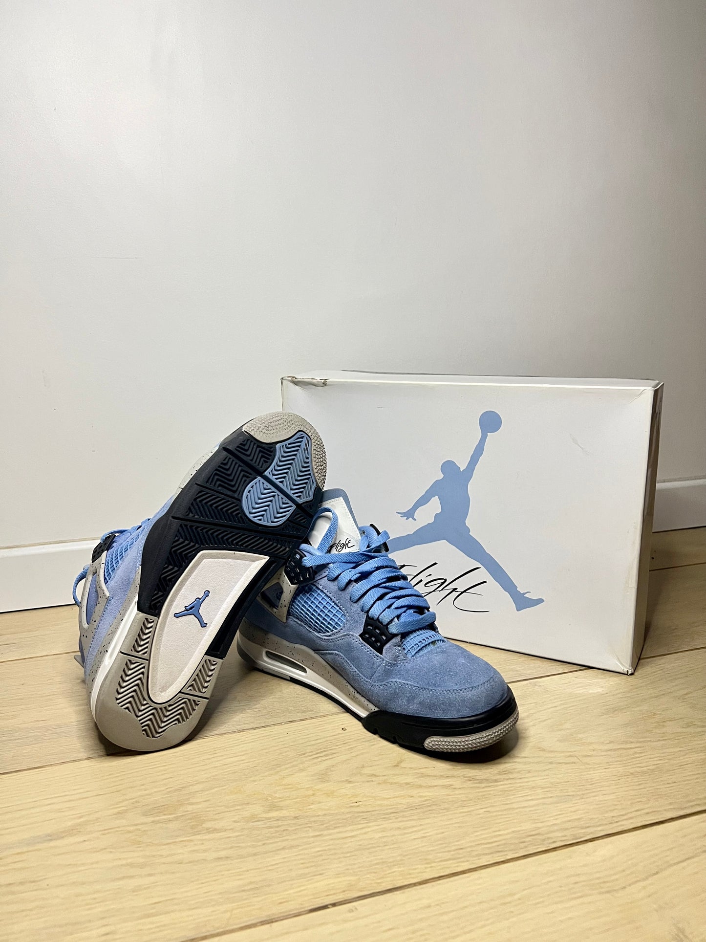 Jordan 4 UNC (size 41)