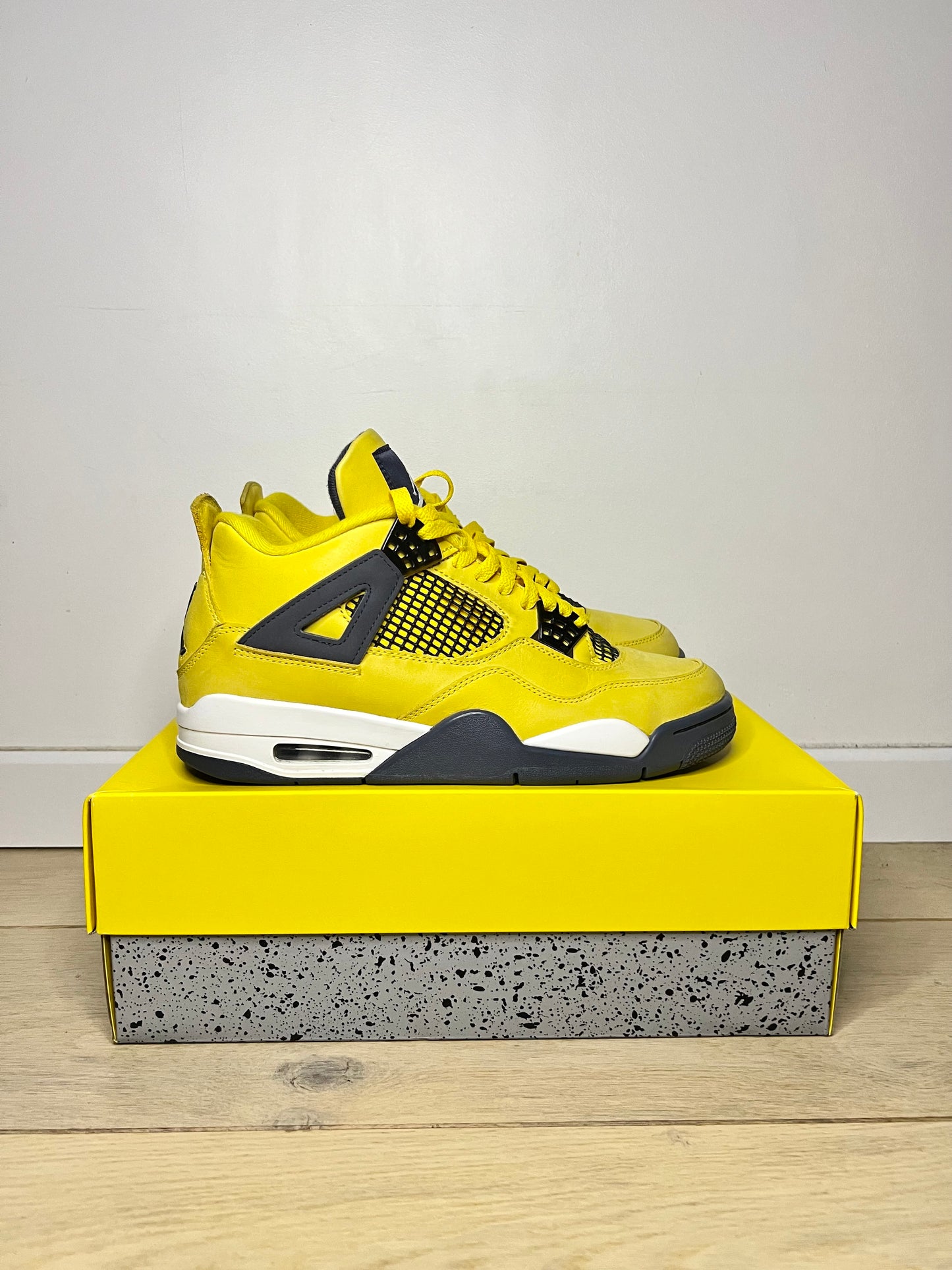 JORDAN 4 LIGHTNING