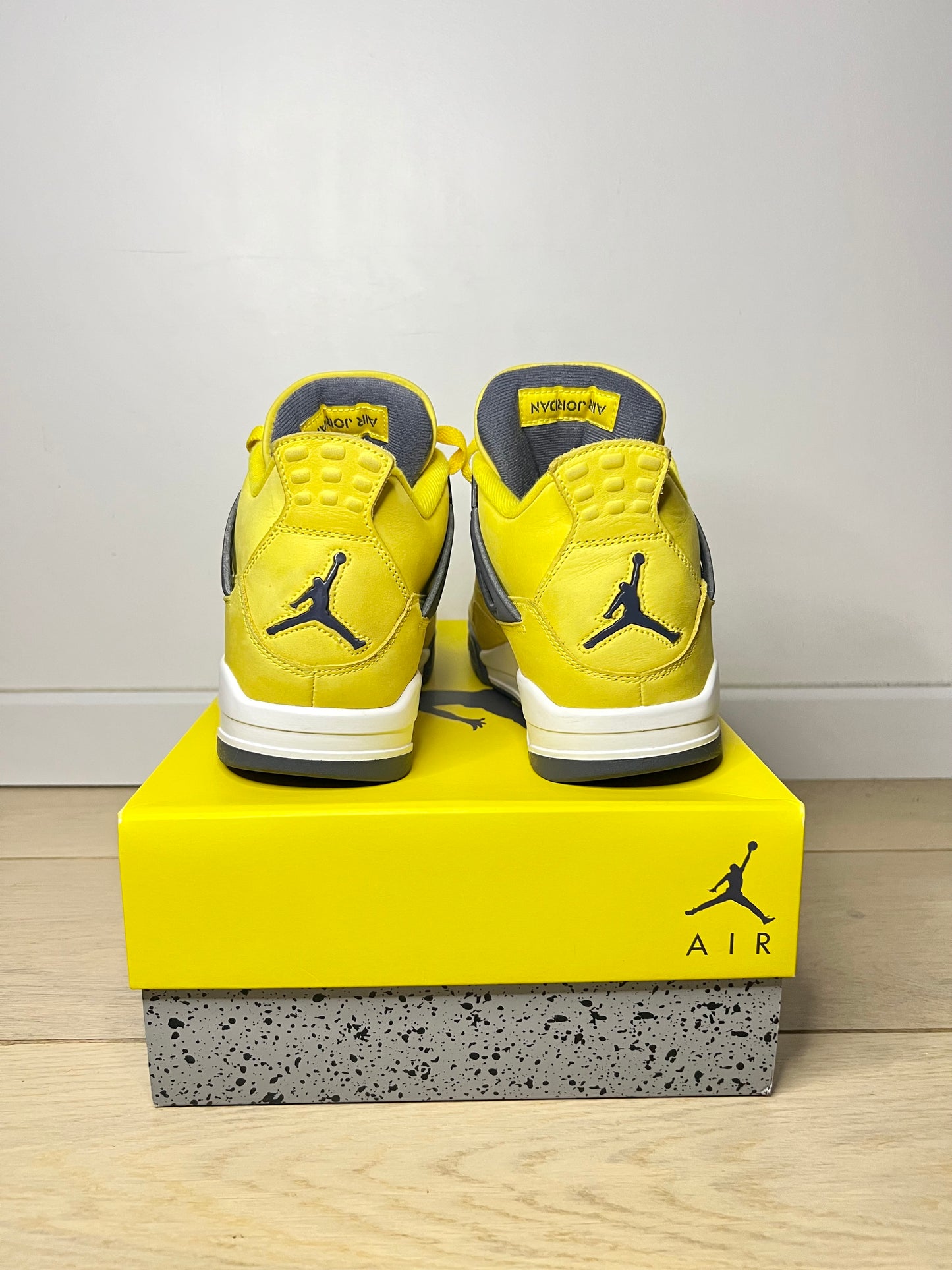 JORDAN 4 LIGHTNING